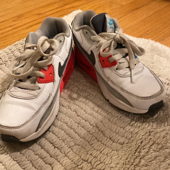 Nike Airmax size 2US in excellent used condition - Picture 3 of 7